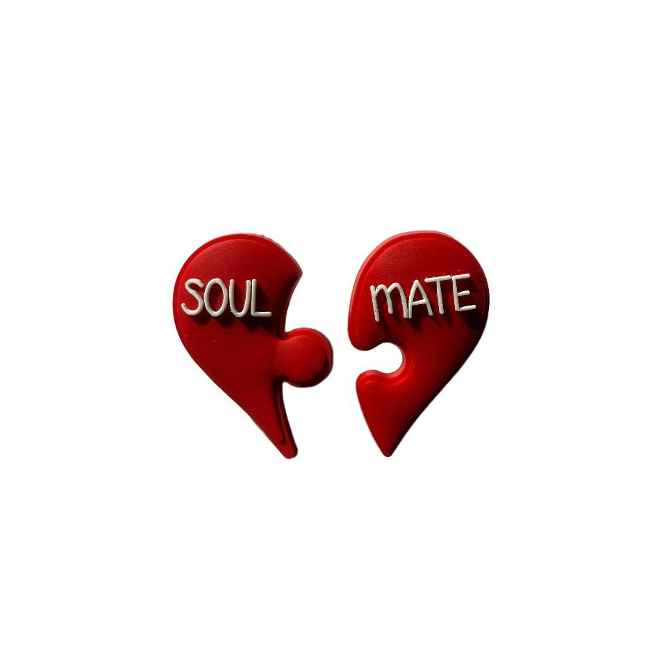 Soul mate pin for dog collars heart red. In soft material to add in the collars. 